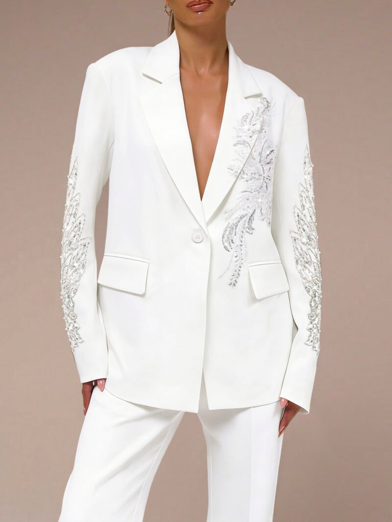 Elegant White Oversized Blazer with Intricate Beaded & Sequin Detailing – Perfect for Red Carpet & Formal Events